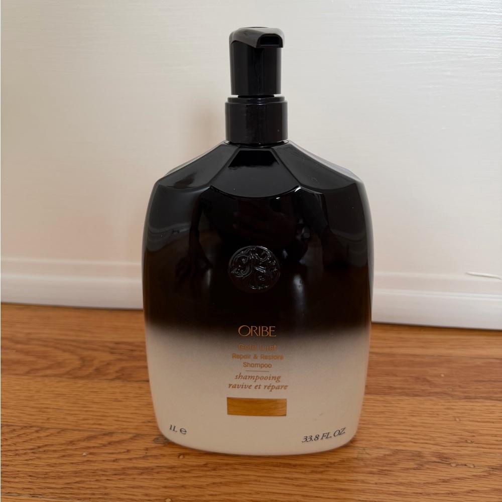 Oribe Gold Lust Shampoo in Black and Cream